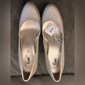 Fioni Sparkly Glittery Silver Heels Size 6.5 NWT